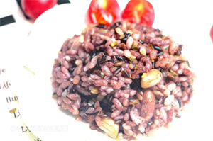 紫米被称“补血米”、“长寿米”,七种新吃法,活血又养颜