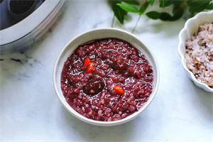 紫米被称“补血米”、“长寿米”,七种新吃法,活血又养颜