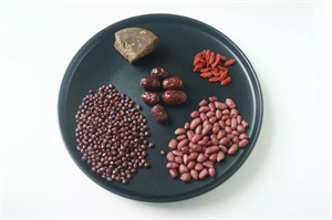 气血不足脸色差, 喝碗素食五红汤~