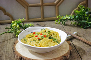 莲藕,生吃清热,熟吃健脾~