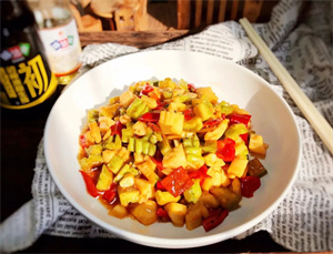 莲藕,生吃清热,熟吃健脾~