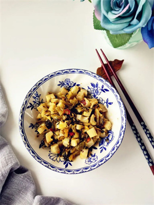 莲藕,生吃清热,熟吃健脾~