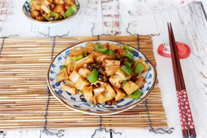 莲藕,生吃清热,熟吃健脾~